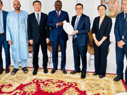 VISITE D'UNE DELEGATION CHINOISE AU SIÈGE DE CISSCORP HOLDING SENEGAL
